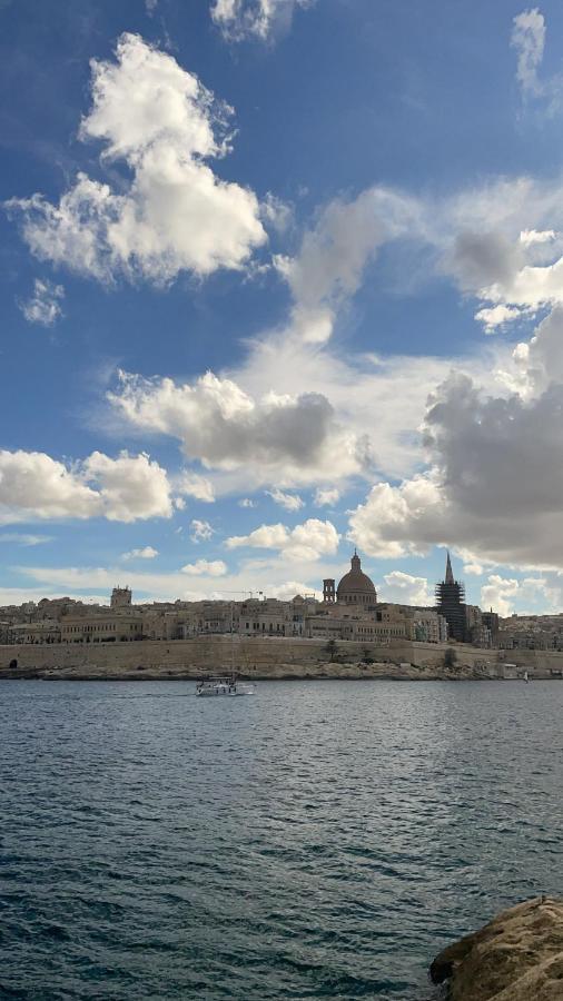 Spacious Seaview Sliema Apt, Steps From Valletta Ferry Eksteriør billede