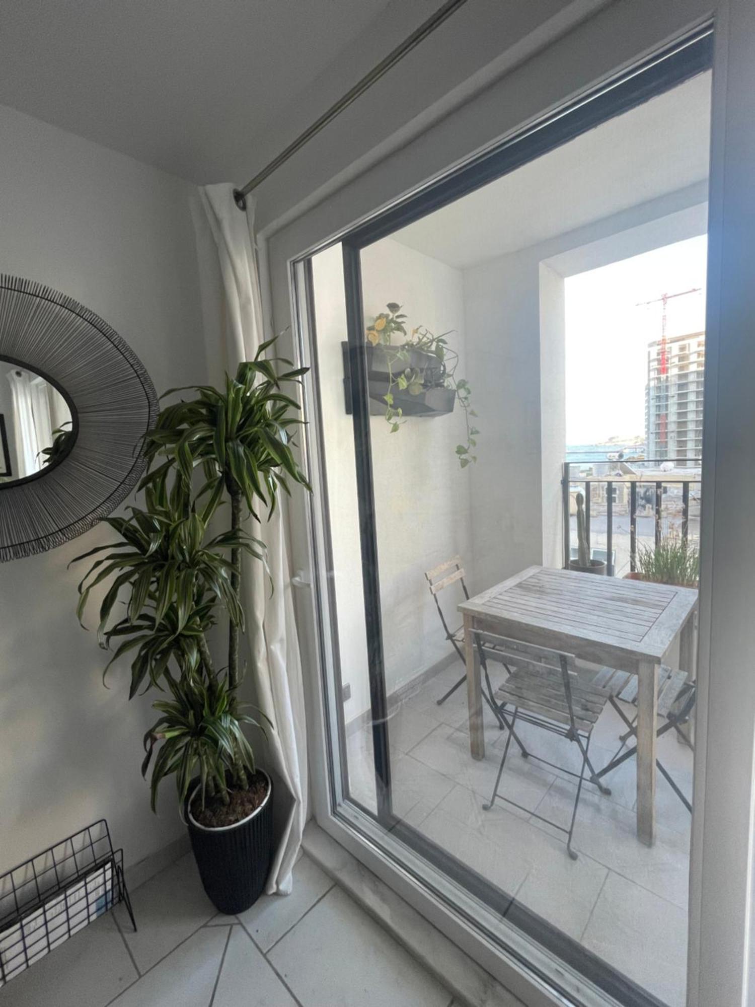 Spacious Seaview Sliema Apt, Steps From Valletta Ferry Eksteriør billede
