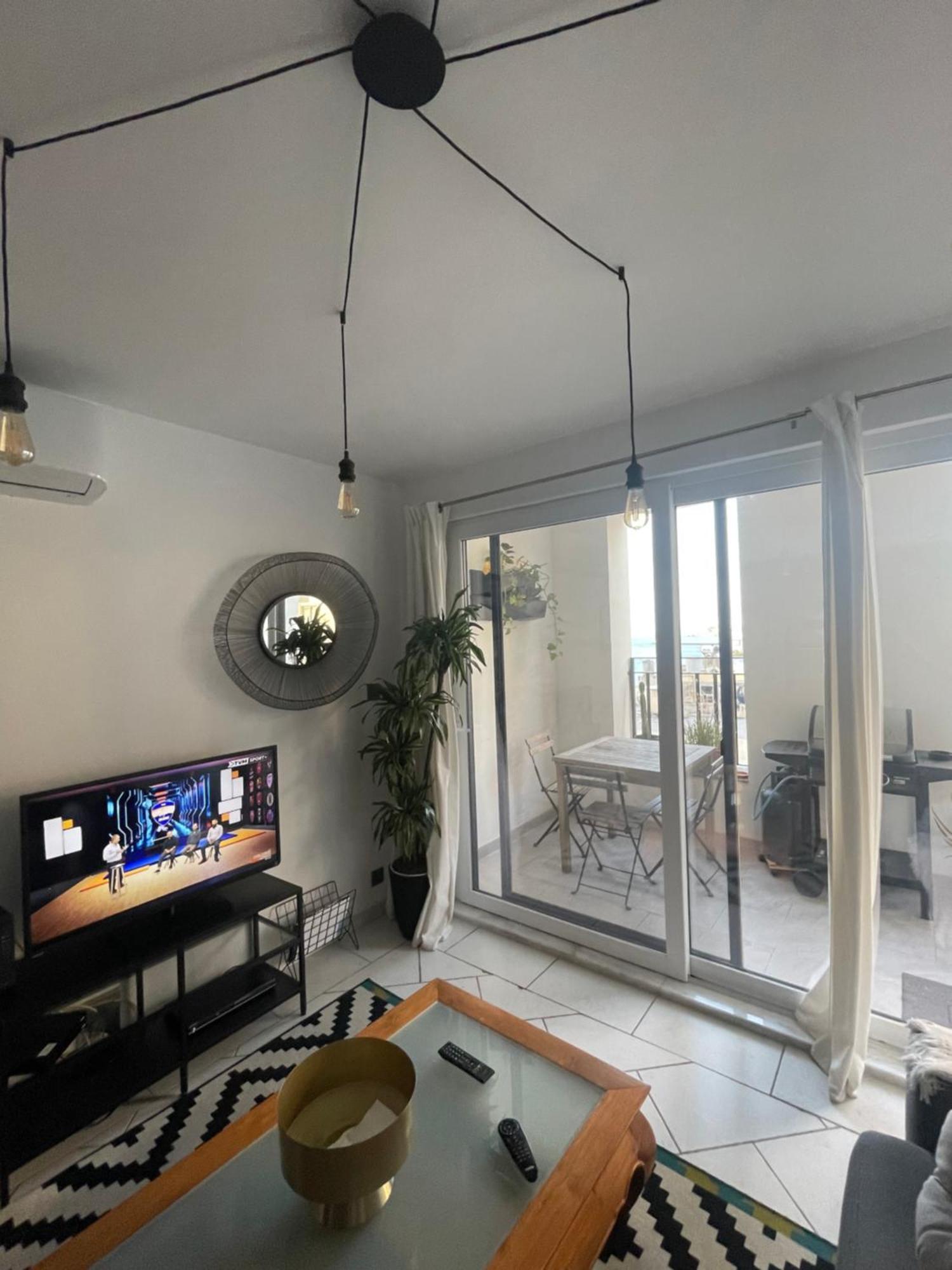 Spacious Seaview Sliema Apt, Steps From Valletta Ferry Eksteriør billede