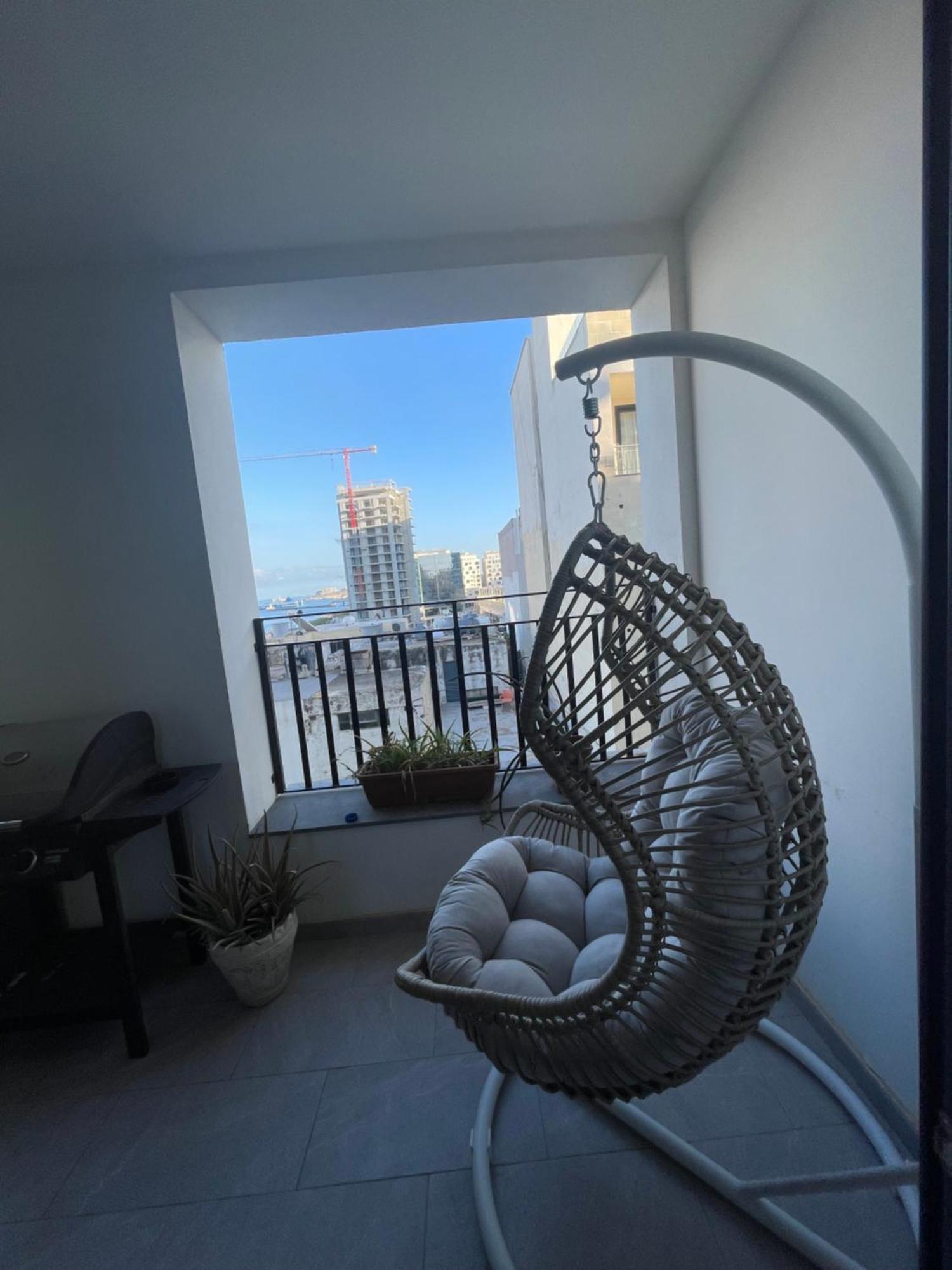 Spacious Seaview Sliema Apt, Steps From Valletta Ferry Eksteriør billede