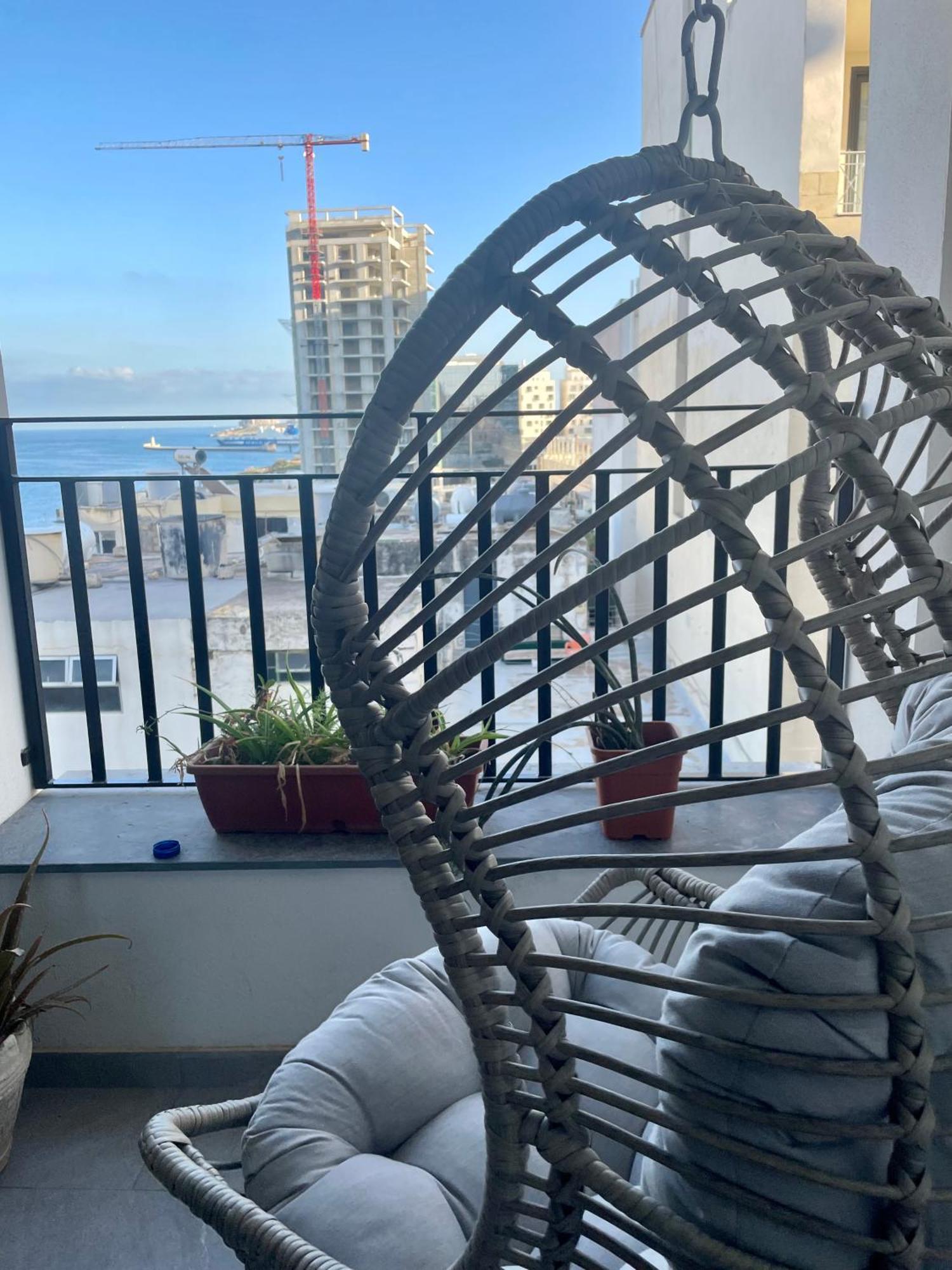 Spacious Seaview Sliema Apt, Steps From Valletta Ferry Eksteriør billede