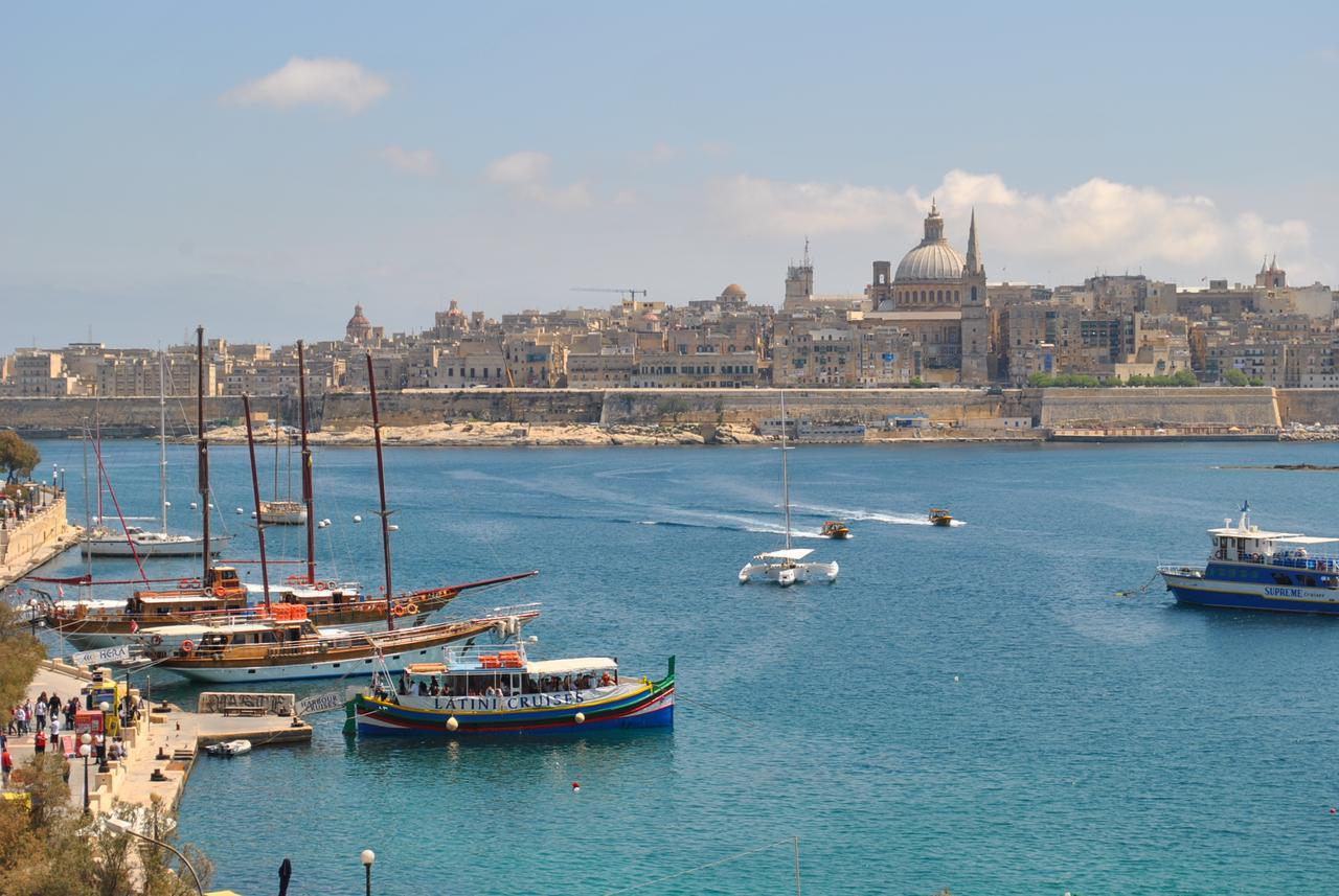 Spacious Seaview Sliema Apt, Steps From Valletta Ferry Eksteriør billede